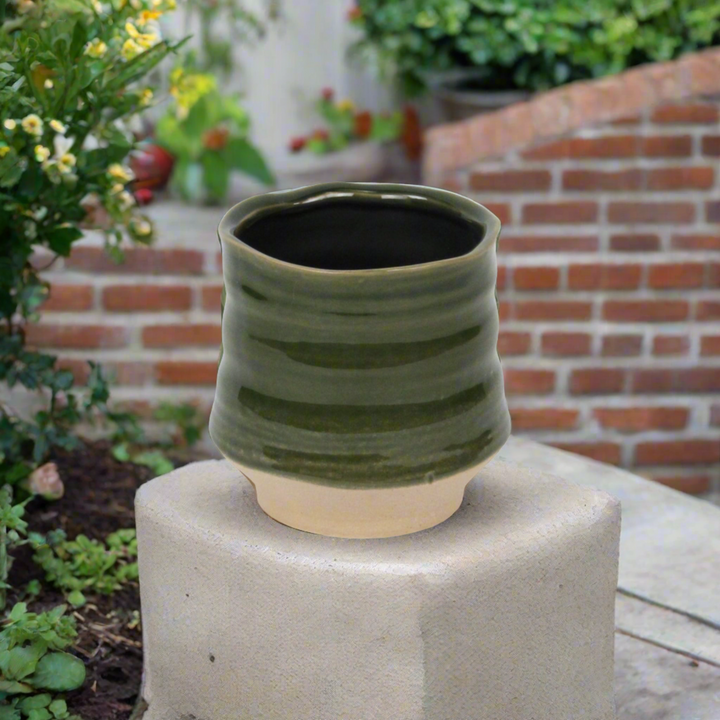 CHEUNGS Perlacea Curved Round Tapering Ceramic Pot- Small - Green