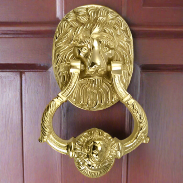 COPPER MOUNTAIN HARDWARE 7 1/2 Inch (3 3/4 Inch c-c) Large Ornate Lion Door Knocker (Polished Brass Finish)