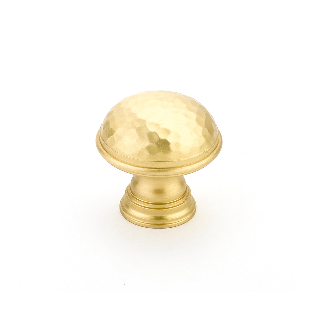 SCHAUB 1 1/4 Inch Atherton Hammered Knob with Plain Edges (Satin Brass Finish)